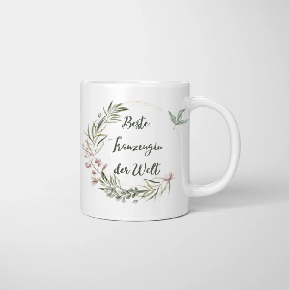 Braut mit Trauzeugin/ Brautjungfer in Satin Roben - Personalisierte Tasse zur Verlobung/ Hochzeit