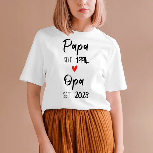 Papa seit und Opa seit - Personalisiertes T-Shirt für Papa, Opa, zur Verkündung (100% Baumwolle, Unisex)