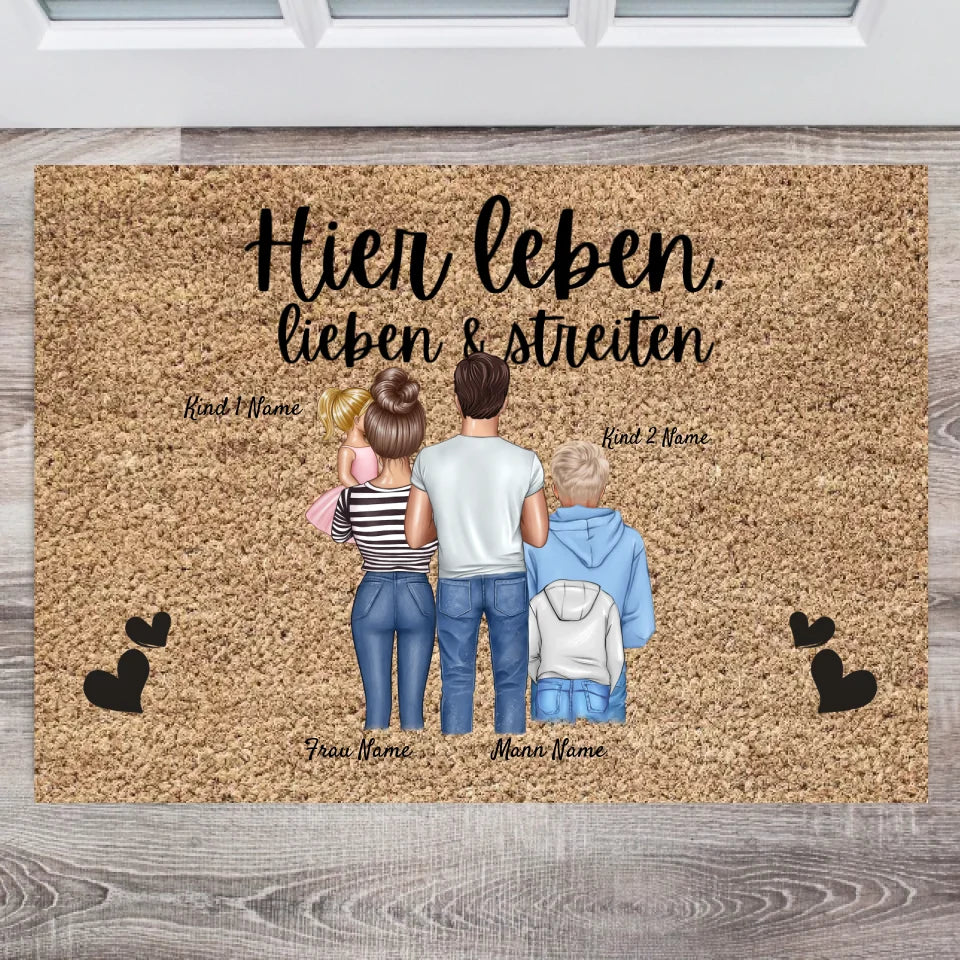 Hier leben, lieben & streiten wir - Personalisierte Familien Fußmatte (Erwachsene mit 1-4 Kinder, Teenager)