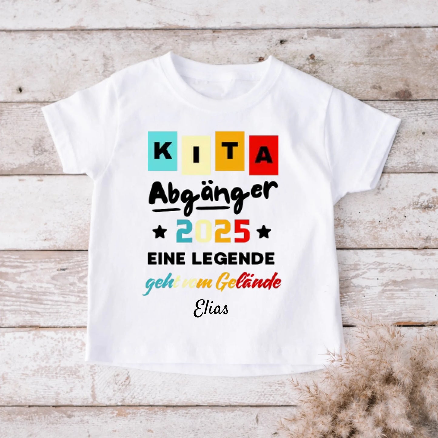 Kita Abgänger 2025, Eine Legende geht vom Gelände - Personalisiertes T-Shirt Kinder, Schüler, Einschulung (100% Baumwolle)