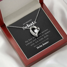 Laden Sie das Bild in den Galerie-Viewer, Liebe meines Lebens - Halskette mit Gold-Herzanhänger &amp; personalisierter Karte (Valentinstagsgeschenk)
