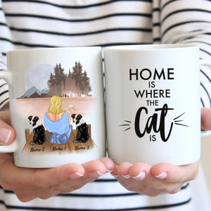 Frau mit Hund, Katze & Getränk - Personalisierte Tasse