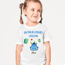 Laden Sie das Bild in den Galerie-Viewer, Schulkind 2024 - Personalisiertes T-Shirt für Kinder zur Einschulung (100% Baumwolle)
