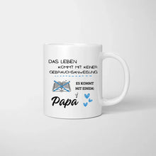 Laden Sie das Bild in den Galerie-Viewer, Leben kommt mit keiner Gebrauchsanweisung sondern mit einem Papa - Personalisierte Tasse (Vater mit 1-4 Kinder)
