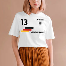 Laden Sie das Bild in den Galerie-Viewer, Fußball EM 2024 Deutschland Trikot - Personalisiertes T-Shirt für Fußball-Fans (100% Baumwolle, Unisex)
