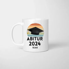 Laden Sie das Bild in den Galerie-Viewer, Glückwunsch Abschluss Tasse 2024 - Personalisierte Tasse Abitur, Studium, Bachelor, Master, Ausbildung, Realschule, Examen
