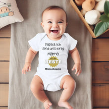 Laden Sie das Bild in den Galerie-Viewer, Mama ist die Beste - Personalisierter Baby-Onesie/ Strampler, 100% Bio-Baumwolle
