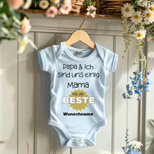 Laden Sie das Bild in den Galerie-Viewer, Mama ist die Beste - Personalisierter Baby-Onesie/ Strampler, 100% Bio-Baumwolle
