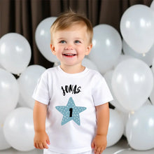 Laden Sie das Bild in den Galerie-Viewer, Baby T-Shirt Geburtstag - Personalisiertes Kleinkind-Shirt, 100% Bio-Baumwolle, Jahreszahl &amp; Name
