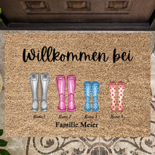 Laden Sie das Bild in den Galerie-Viewer, Willkommen bei uns, Gummistiefel - Personalisierte Fußmatte für innen &amp; aussen (2-8 Personen, Kinder, Babys &amp; Haustiere)
