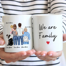 Laden Sie das Bild in den Galerie-Viewer, Personalisierte Tasse für die ganze Familie &quot;We are Family&quot; (1-4 Kinder + Haustiere)
