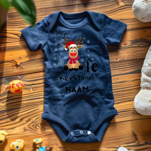 Laden Sie das Bild in den Galerie-Viewer, Mijn 1e Kerstmis - Gepersonaliseerde baby onesie/ romper voor Kerstmis, 100% biologisch katoen
