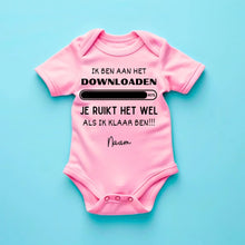 Laden Sie das Bild in den Galerie-Viewer, IK BEN AAN HET Downloaden - Gepersonaliseerde baby onesie/ romper voor Kerstmis, 100% biologisch katoen copy
