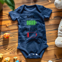 Laden Sie das Bild in den Galerie-Viewer, Ich: Viel Energie, Eltern: Wenig Energie - Personalisierter Baby-Onesie/ Strampler, 100% Bio-Baumwolle
