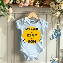 Laden Sie das Bild in den Galerie-Viewer, 50% Maman + 50% Papa = Moi - Onesie/dorsal bébé personnalisé pour Noël, 100% coton bio
